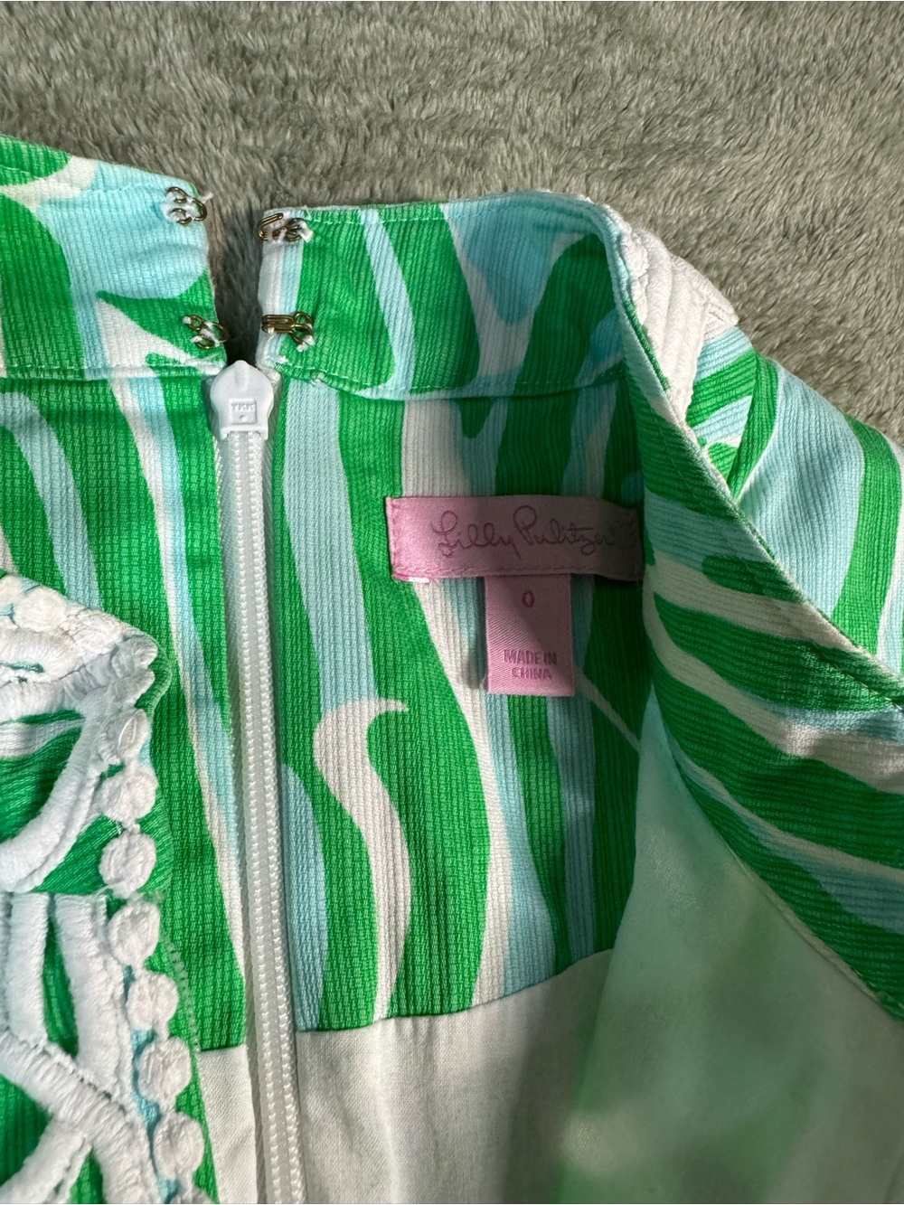 Lilly Pulitzer Green and White Printed Dress Shift Style with Lace Trim - Picture 4 of 6